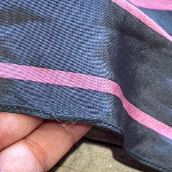 Vintage/Retro Vera Neumann Neck Scarf - Pink and Grey Abstract Striped Wing Tip. - Picture 5 of 6